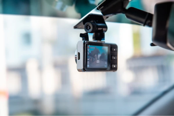 Fleet dash cams installed in commercial vehicles for real-time tracking and safety